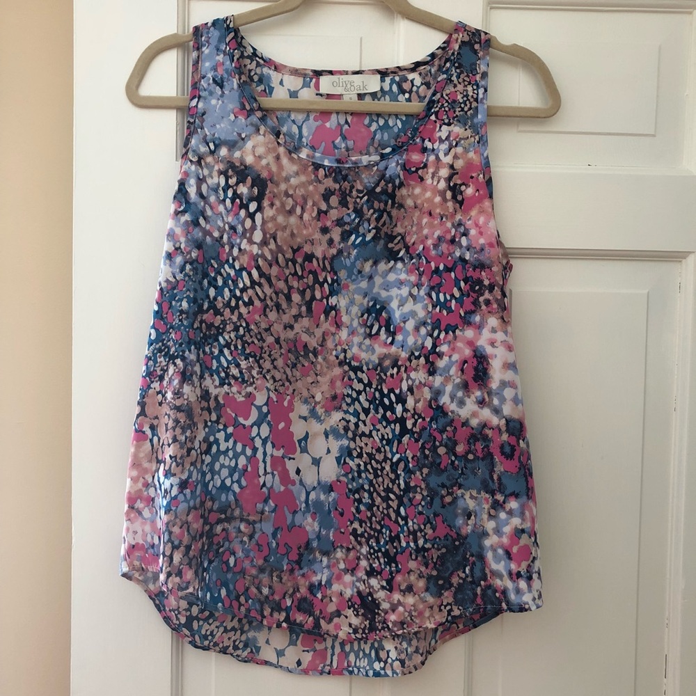 Olive & Oak Sleeveless Blouse